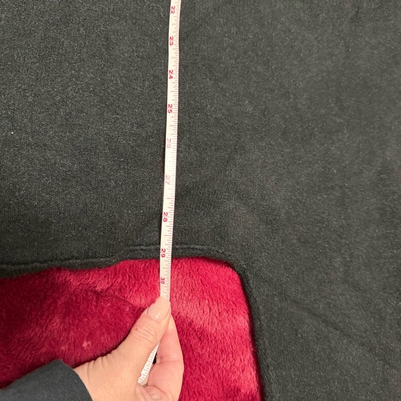 Italian made bell sweater, one black and one green - Picture 5 of 6